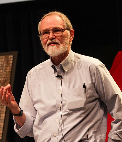 ../_images/Brian_Kernighan_in_2012_at_Bell_Labs_1.jpg